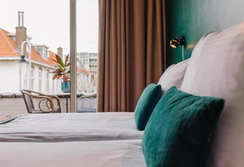 غرفة قياسية مزوَّدة بشُرفة, Keur