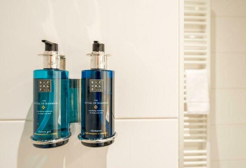 חדר בסיסי, Ludiek Eten En Slapen