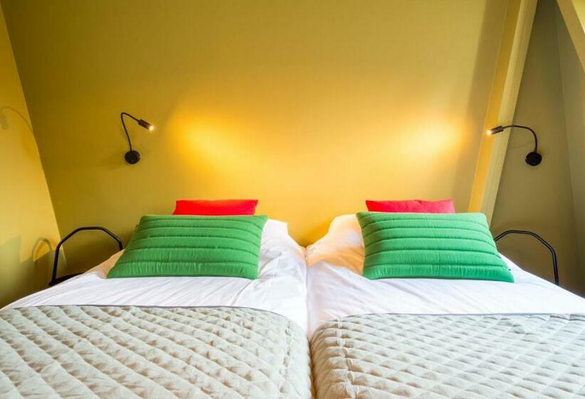 חדר בסיסי, Ludiek Eten En Slapen