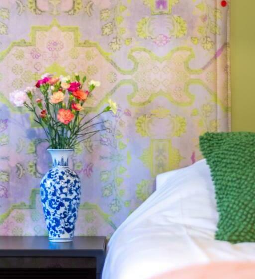 חדר בסיסי, Ludiek Eten En Slapen