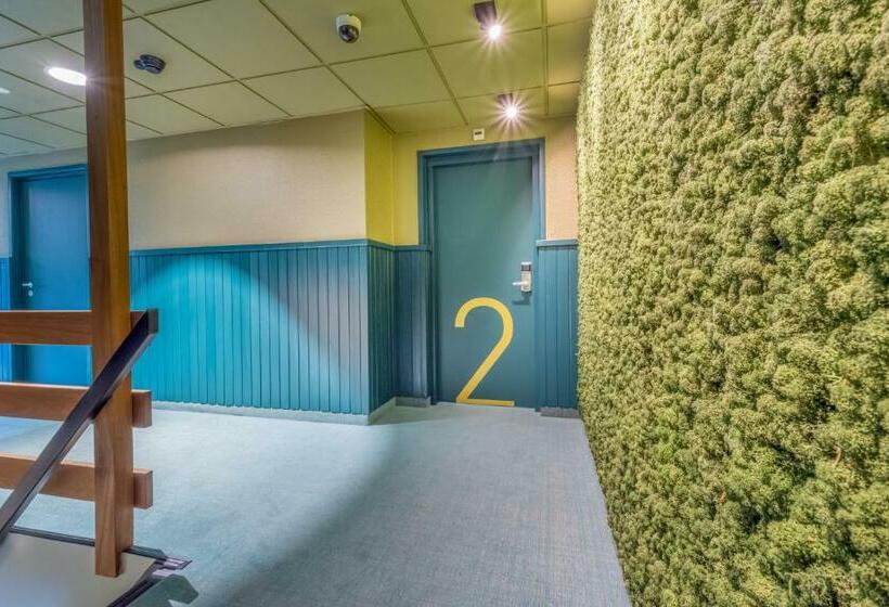 חדר בסיסי, Ludiek Eten En Slapen