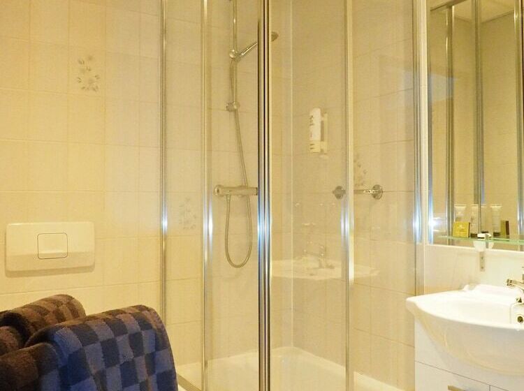 غرفة قياسية, Restaurant T Heerenlogement