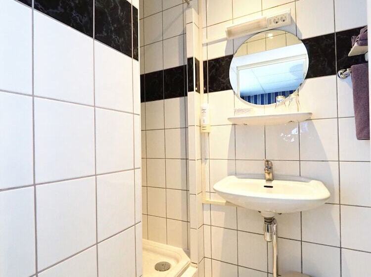 غرفة قياسية, Restaurant T Heerenlogement