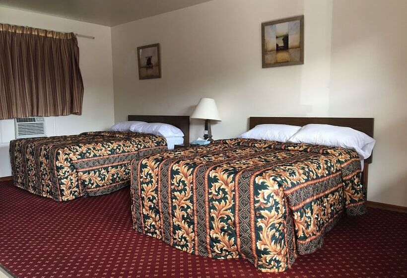 带2个双人床的标准工作室, Knights Inn Cobourg