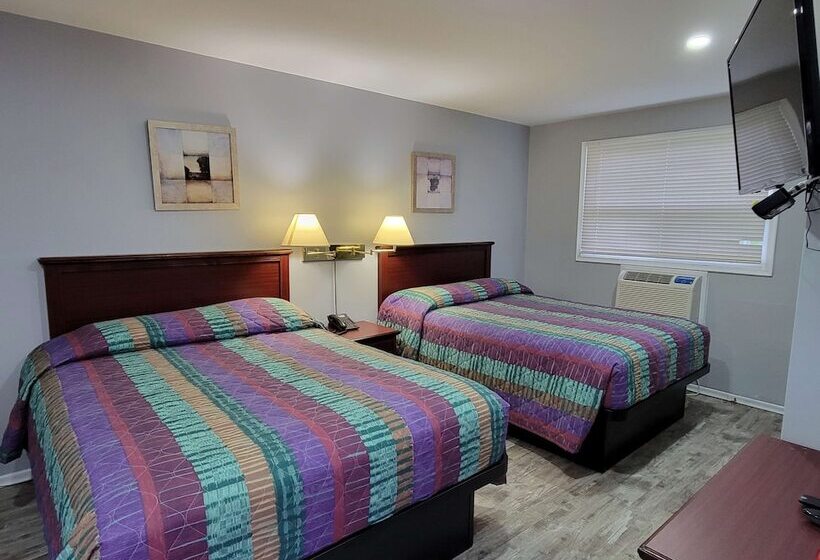 带2个双人床的标准工作室, Knights Inn Cobourg