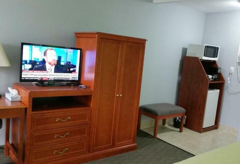 キングサイズベッドのスタンダードルーム, Nipissing Inn