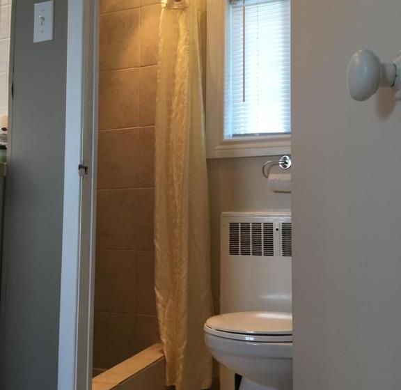 غرفة إقتصادية, Wheel Inn Motel