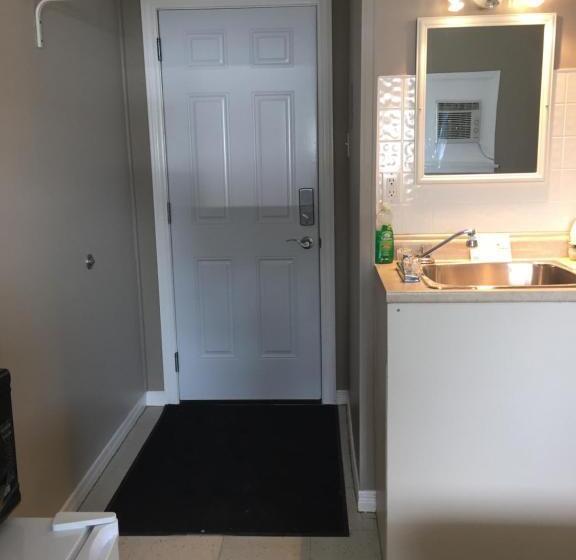 غرفة إقتصادية, Wheel Inn Motel