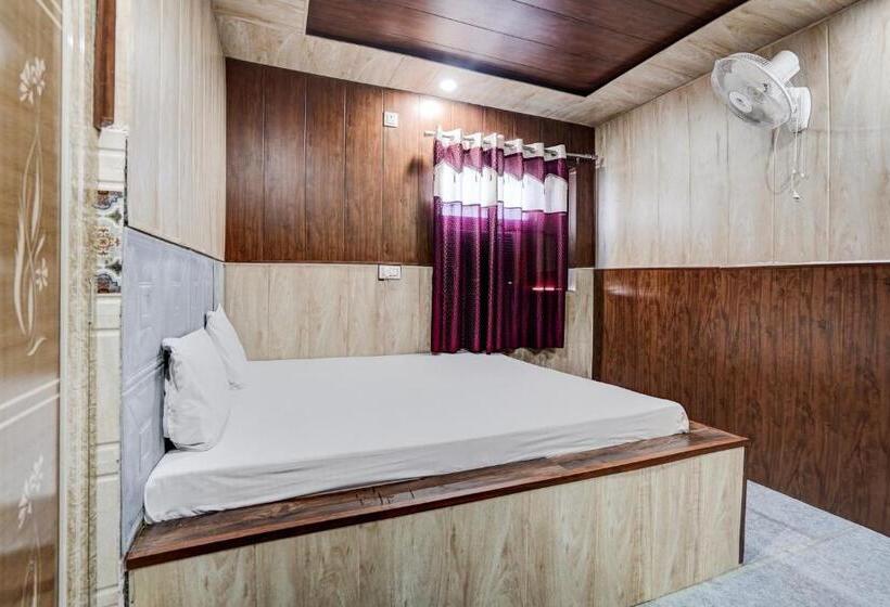 اتاق کلاسیک سه تخته, Oyo Hotel Aryawart Galaxy