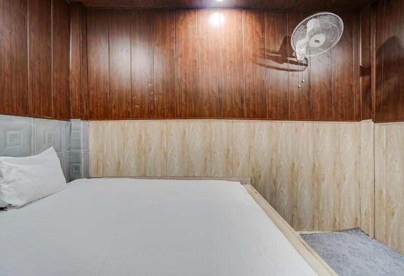 חדר קלאסי לשלושה, Oyo Hotel Aryawart Galaxy