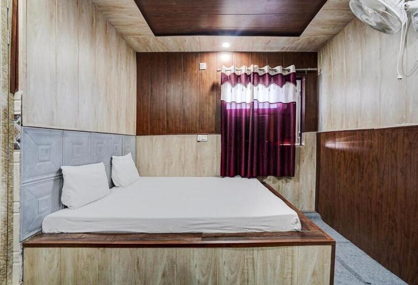 חדר קלאסי לשלושה, Oyo Hotel Aryawart Galaxy