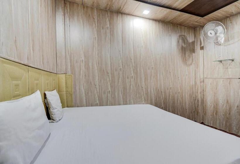 اتاق کلاسیک سه تخته, Oyo Hotel Aryawart Galaxy