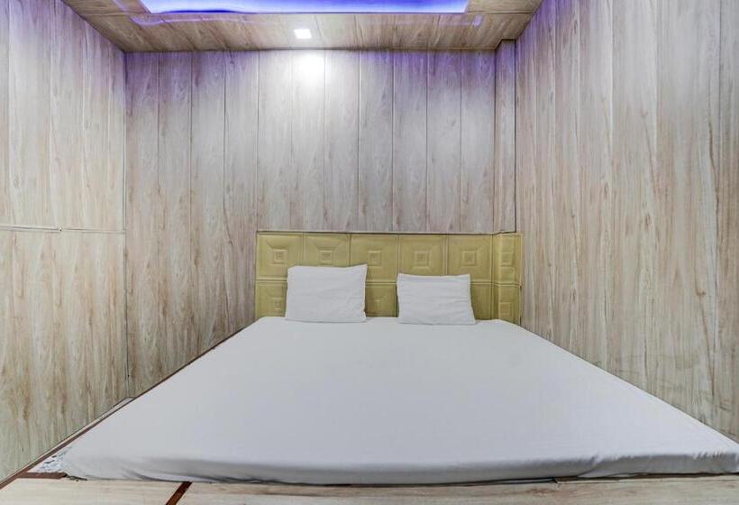 חדר קלאסי לשלושה, Oyo Hotel Aryawart Galaxy