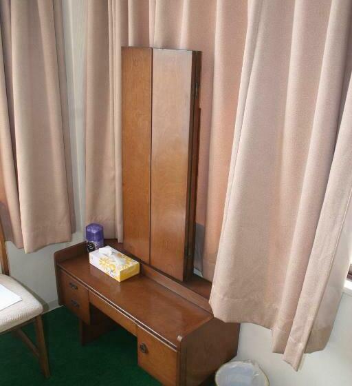 اتاق استاندارد چهارنفره با سرویس بهداشتی مشترک, Travellersdou Kirinya