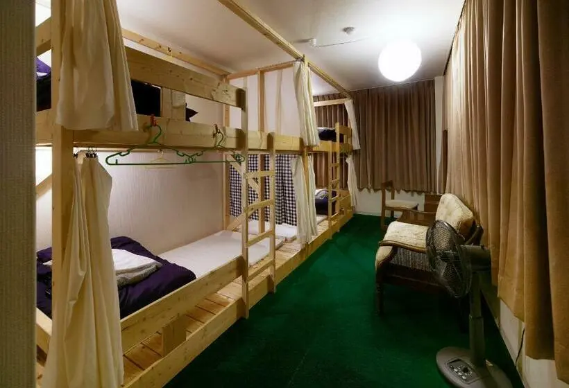 اتاق استاندارد چهارنفره با سرویس بهداشتی مشترک, Travellersdou Kirinya