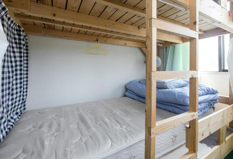 اتاق استاندارد چهارنفره با سرویس بهداشتی مشترک, Travellersdou Kirinya