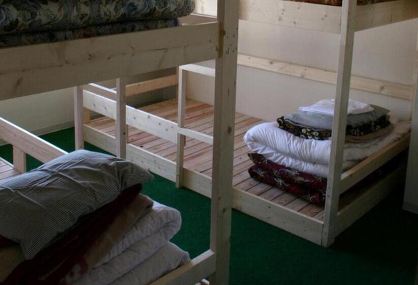 اتاق استاندارد چهارنفره با سرویس بهداشتی مشترک, Travellersdou Kirinya