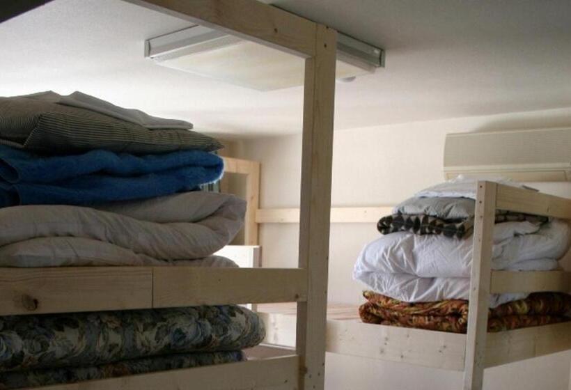 اتاق استاندارد چهارنفره با سرویس بهداشتی مشترک, Travellersdou Kirinya