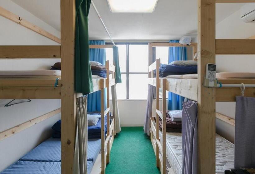 اتاق استاندارد چهارنفره با سرویس بهداشتی مشترک, Travellersdou Kirinya