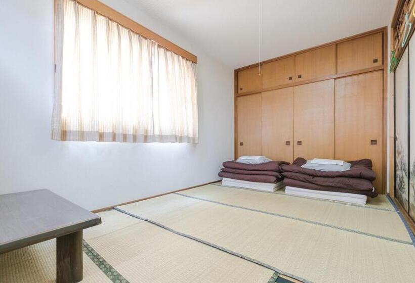 اتاق استاندارد چهارنفره با سرویس بهداشتی مشترک, Travellersdou Kirinya