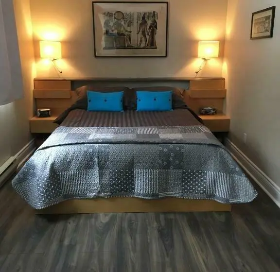 スタンダードスタジオ, Auberge De Mon Petit Chum B&b