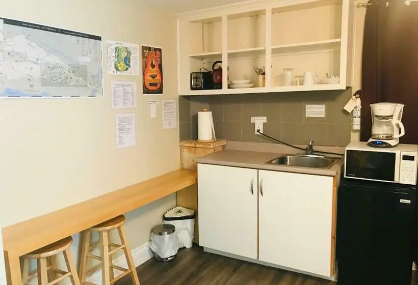 スタンダードスタジオ, Auberge De Mon Petit Chum B&b