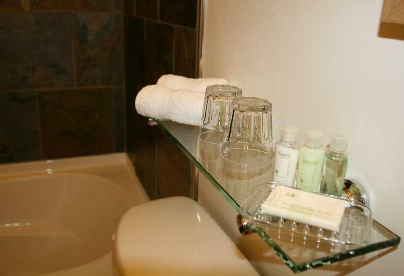 חדר סטנדרט עם מיטת קווין, Canyon Ridge Lodge