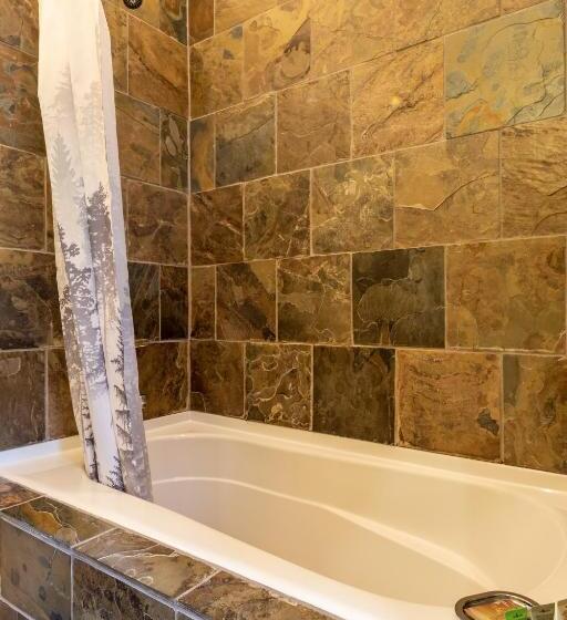 סוויטה, Canyon Ridge Lodge