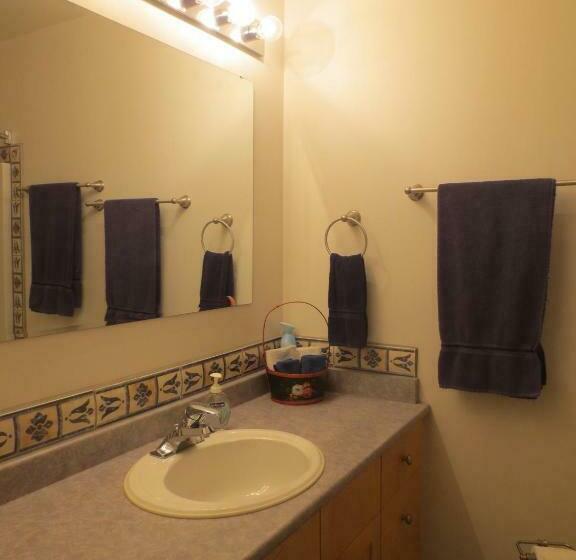 スタンダードルーム, Moon And Sixpence