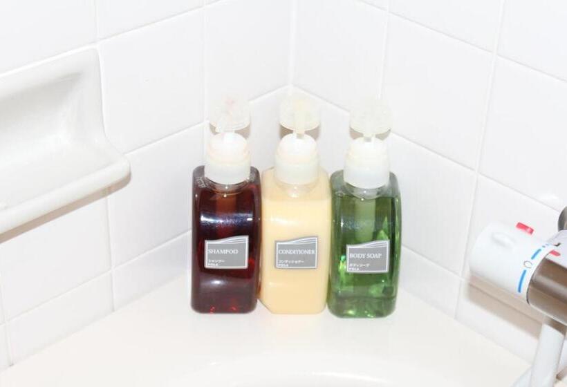 标准三人间, Saika