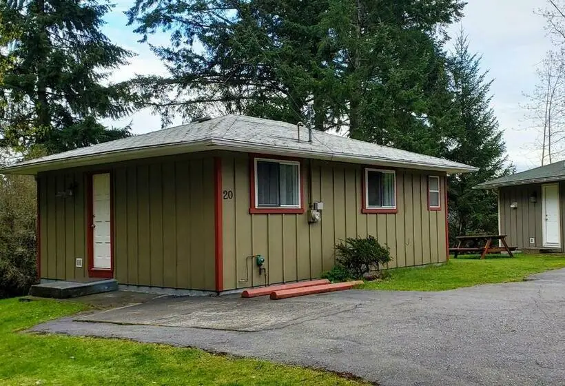 Standard-bungalow 2 Makuuhuonetta, Malahat Bungalows Motel