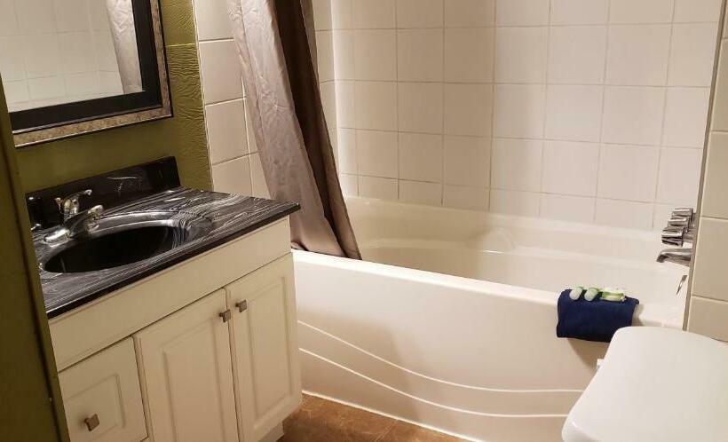 标准工作室, Malahat Bungalows Motel