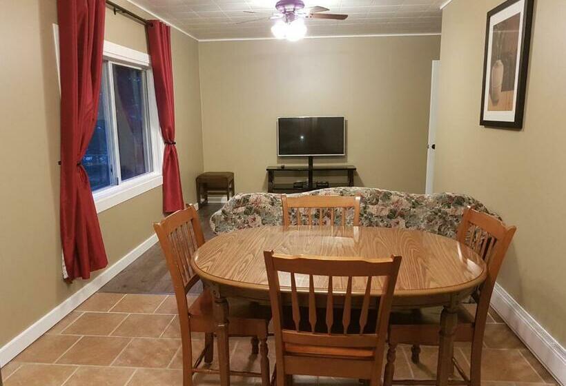 带2个卧室的标准洋房, Malahat Bungalows Motel