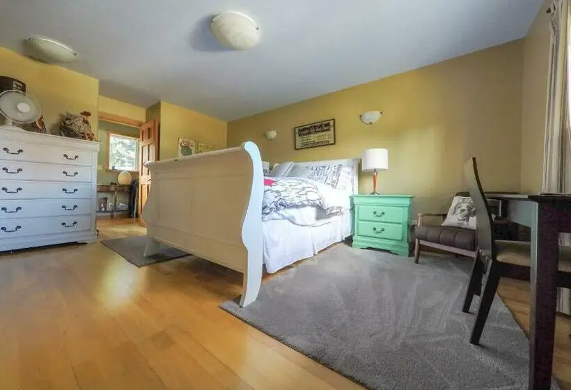 اتاق استاندارد, Money Pennies Bed And Breakfast
