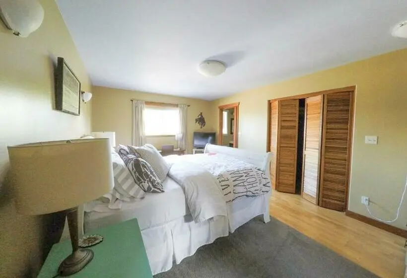 اتاق استاندارد, Money Pennies Bed And Breakfast