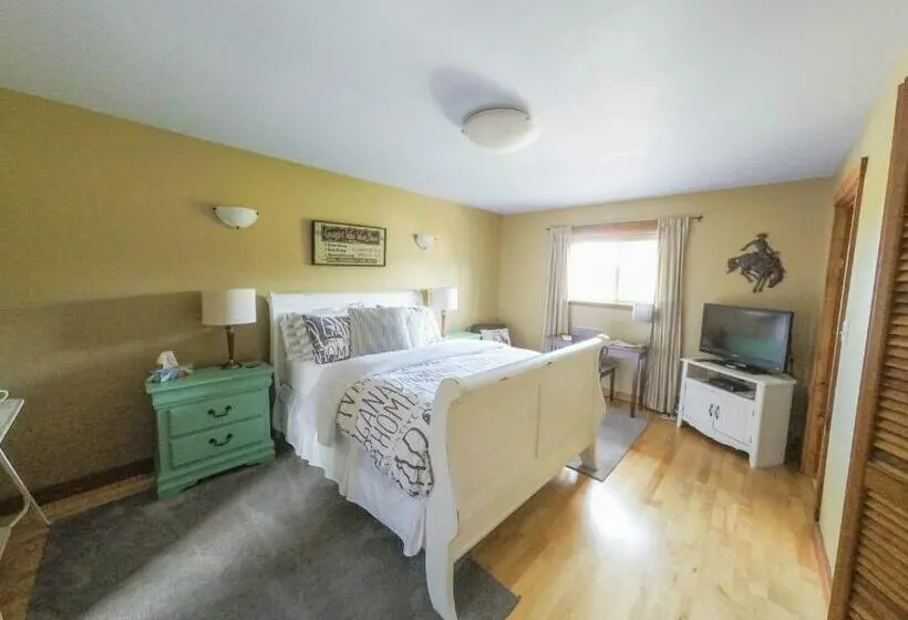 اتاق استاندارد, Money Pennies Bed And Breakfast
