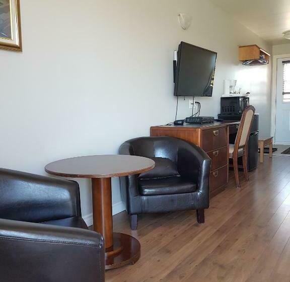 带2个双人床的标准工作室, Motel Des Mariniers