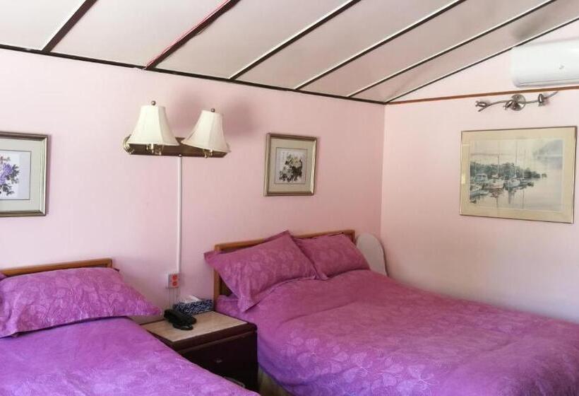 스탠다드 룸 더블 침대 2개, Motel Rideau