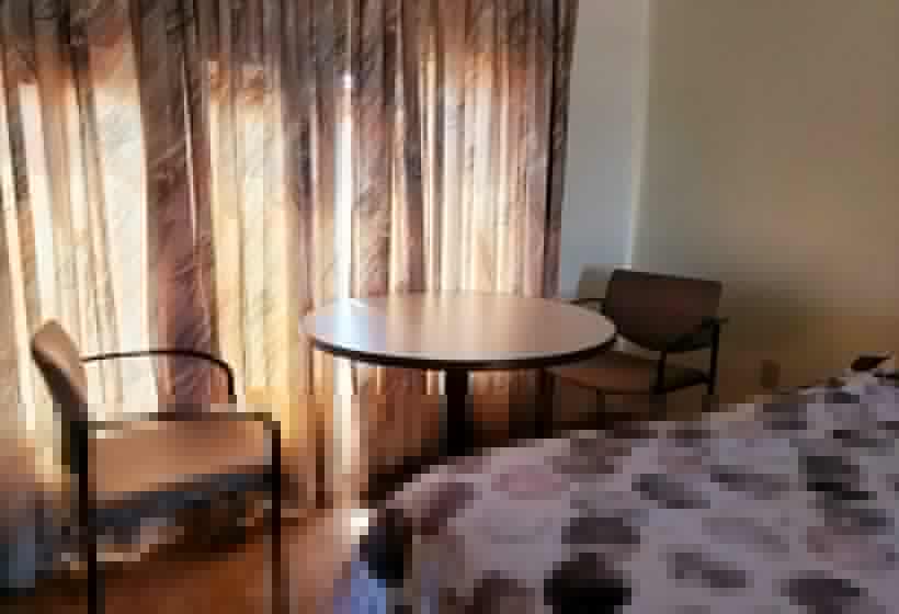 标准间, Olympia Motel