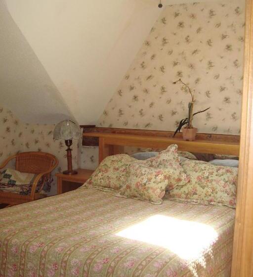 جناح, Boathouse Country Inn