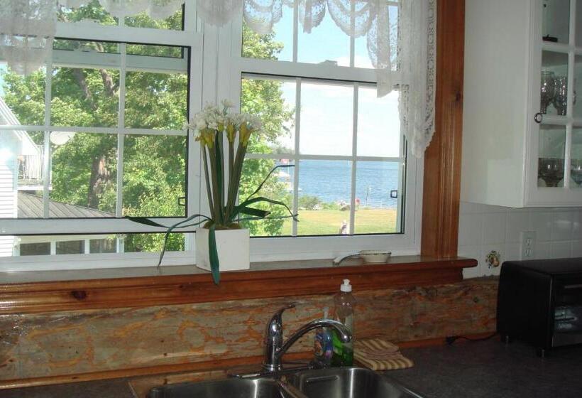 Люкс, Boathouse Country Inn