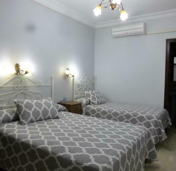 חדר סטנדרט לשלושה, Hostal Virgen Del Rocio