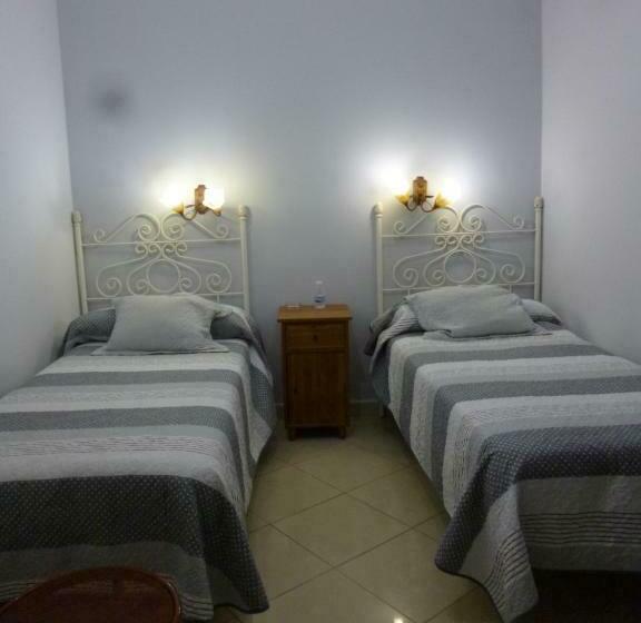 Номер Стандарт, Hostal Virgen Del Rocio