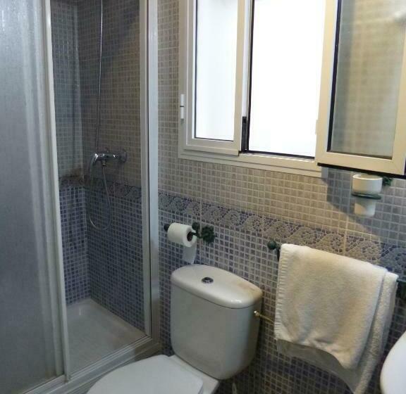 Номер Стандарт Трехместный, Hostal Virgen Del Rocio
