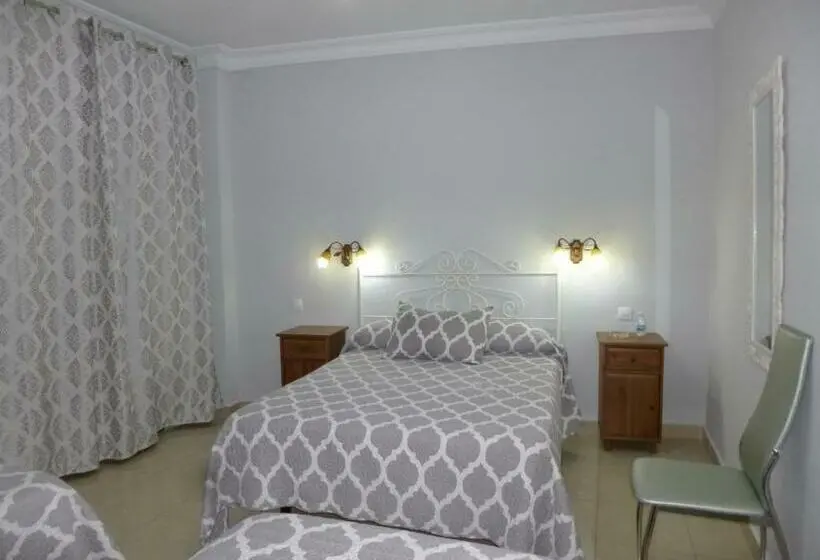 Standard Kolmen Hengen Huone, Hostal Virgen Del Rocio