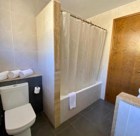 Четырехместный Номер Стандарт, Campalans Hotel Rural Bungalows Mobilhomes