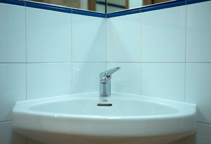 חדר סטנדרט לארבעה, Crux Albergue