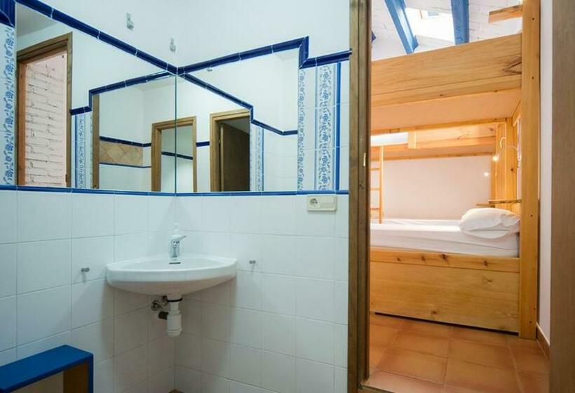 חדר סטנדרט לארבעה, Crux Albergue