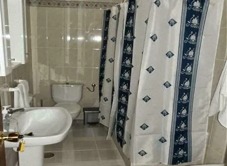 共同バス付シェアルーム, Extrenatura Alojamiento Albergue   Hostel