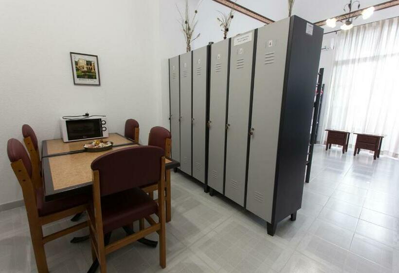 מיטה בחדר מעונות עם מקלחת משותפת, Extrenatura Alojamiento Albergue   Hostel